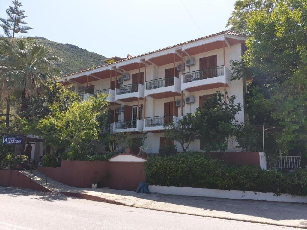 Alexandros B Hotel Nikiana Exterior photo